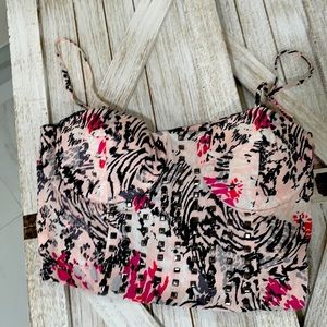 Material Girl- Pink crop top size L 🛍💕